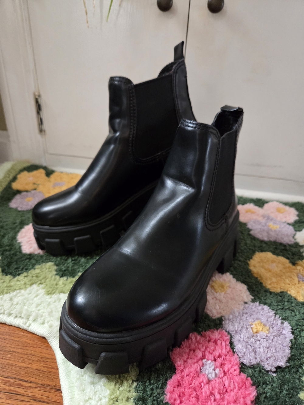 Circus by Sam Edelman Black Chunky Chelsea Platform Boots - Picture 2 of 10